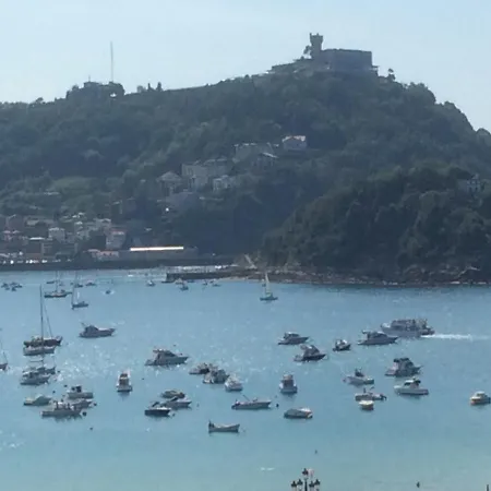 Alderdi Eder. Con Vistas A La Bahia De La Concha * San Sebastián